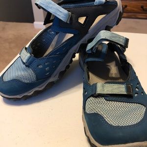 Merrell Vibram Size 10 Sandals